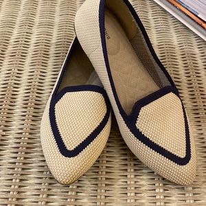 Cream and navy Birdies Blackbird size 6.5 // never worn. Washable.